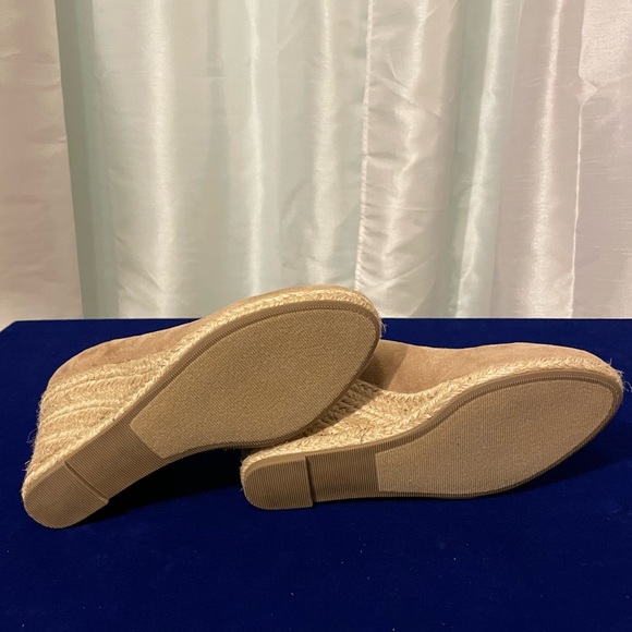NWOT CityClassified Espadrilles Shoes Size 7.5, Light Tan. - Picture 3 of 3